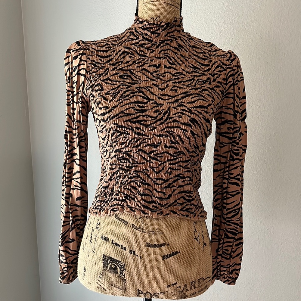 Wild Fable crop top Animal / leopard Print size M